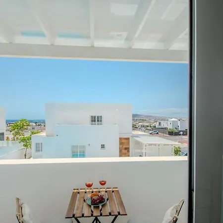 Casa Leize Piscina Climatizada, Vistas & Ac 10 Minutes Walk From Marina Rubicon בית נופש