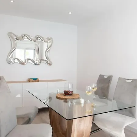 Casa Leize Piscina Climatizada, Vistas&ac 10 Minutes Walk From Marina Rubicón *