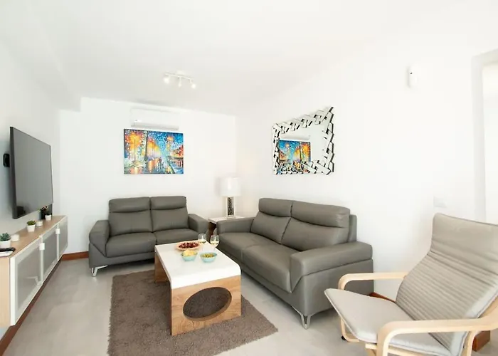 Holiday home Casa Leize Piscina Climatizada, Vistas & Ac 10 Minutes Walk From Marina Rubicon *