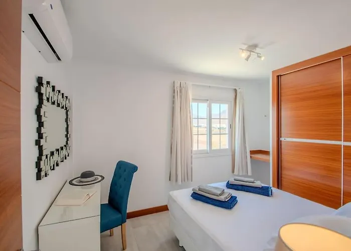 Casa Leize Piscina Climatizada, Vistas & Ac 10 Minutes Walk From Marina Rubicon Holiday home *