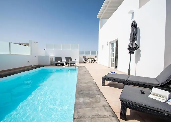 Holiday home Casa Leize Piscina Climatizada, Vistas & Ac 10 Minutes Walk From Marina Rubicon