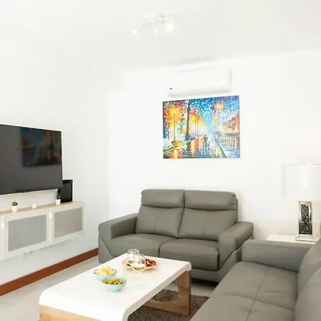 Holiday home Casa Leize Piscina Climatizada, Vistas & Ac 10 Minutes Walk From Marina Rubicon *