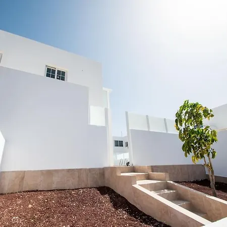 Casa Leize Piscina Climatizada, Vistas & Ac 10 Minutes Walk From Marina Rubicon Holiday home