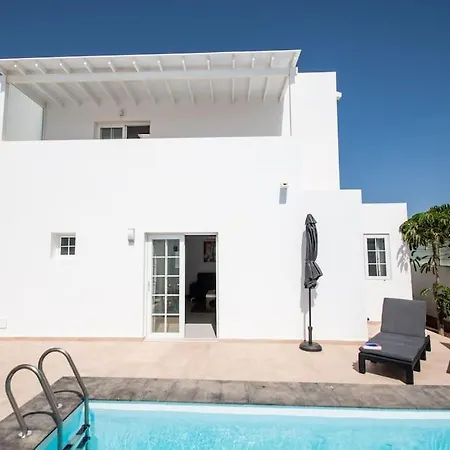 Дом отдыха Casa Leize Piscina Climatizada, Vistas & Ac 10 Minutes Walk From Marina Rubicon