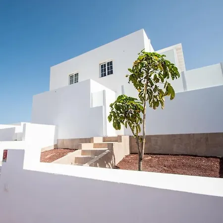 Casa Leize Piscina Climatizada, Vistas & Ac 10 Minutes Walk From Marina Rubicon Playa Blanca (Lanzarote)