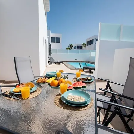 Casa Leize Piscina Climatizada, Vistas & Ac 10 Minutes Walk From Marina Rubicon Holiday home *