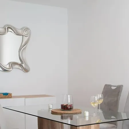 Дом отдыха Casa Leize Piscina Climatizada, Vistas & Ac 10 Minutes Walk From Marina Rubicon Коста Бланка