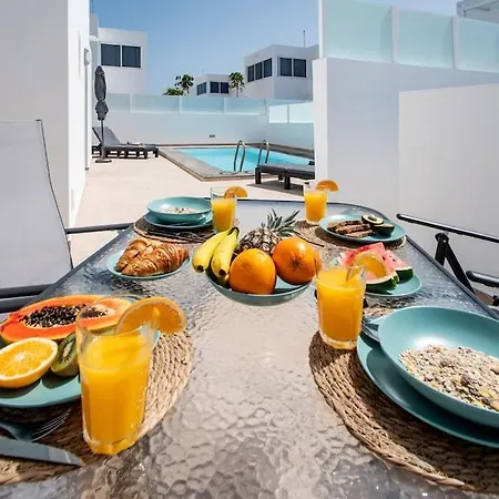 Casa Leize Piscina Climatizada, Vistas & Ac 10 Minutes Walk From Marina Rubicon *