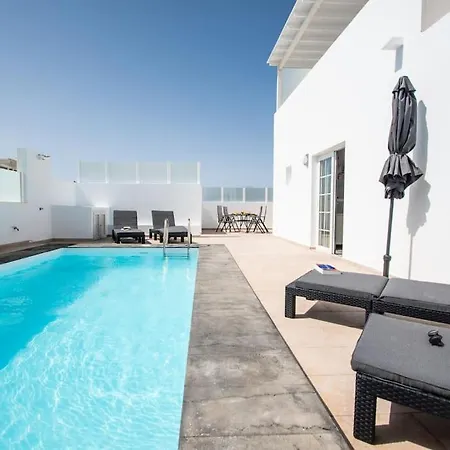 Holiday home Casa Leize Piscina Climatizada, Vistas & Ac 10 Minutes Walk From Marina Rubicon