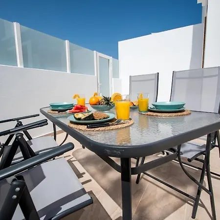 Casa Leize Piscina Climatizada, Vistas & Ac 10 Minutes Walk From Marina Rubicon *