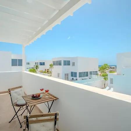 Casa Leize Piscina Climatizada, Vistas & Ac 10 Minutes Walk From Marina Rubicon