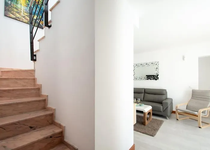 Дом отдыха Casa Leize Piscina Climatizada, Vistas & Ac 10 Minutes Walk From Marina Rubicon Коста Бланка