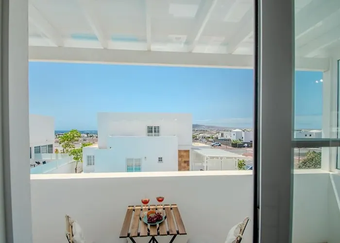 Casa Leize Piscina Climatizada, Vistas & Ac 10 Minutes Walk From Marina Rubicon בית נופש