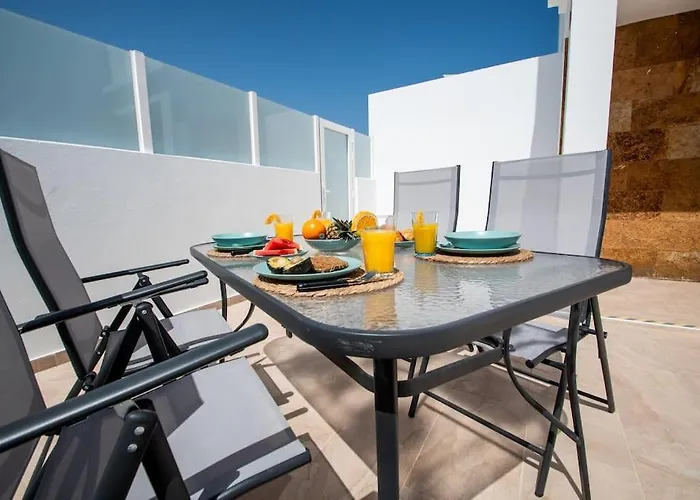 Casa Leize Piscina Climatizada, Vistas & Ac 10 Minutes Walk From Marina Rubicon *