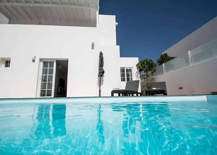 Дом отдыха Casa Leize Piscina Climatizada, Vistas & Ac 10 Minutes Walk From Marina Rubicon *